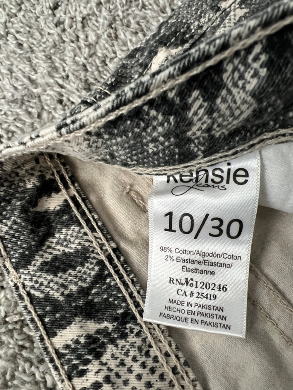 Kensie Jeans Women’s Black and Cream Snakeskin-Print Stretch Jeans - Size 10/30 - Picture 7 of 10